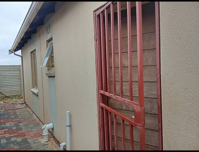 3 BEDROOM HOUSE FOR SALE IN SKY CITY